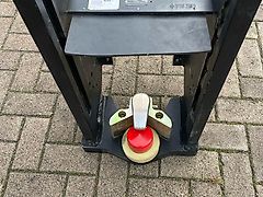 Walterscheid Kugel80 im Verschleißfall bis zu 2x austauschbar Fangeinrichtung und einstellbare Niederhalter aus geschmiedeten Werkstoffen Niederhalter werkzeuglos einstellbar Passend für Zwangslenkung mit Easy Fit Steering System