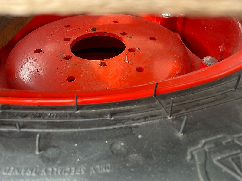 Kioti 360/70R24 + 280/70R16