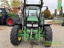 John Deere 5820