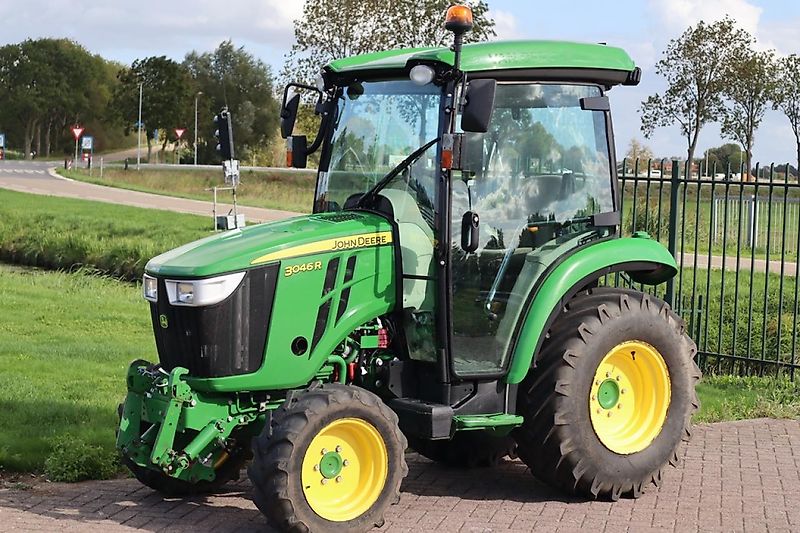 John Deere 3046R TRACTOR