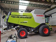 Claas LEXION 660 with VARIO V770
