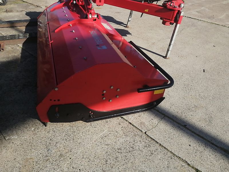 Tehnos Thenos Seitentmulcher Tehnos MB Profi LW220R Arbeitsbreite 220cm Gewicht 1042kg Seitenverschiebung 140cm 55 Grad in Gräben & 90 Grad für Wegeränder