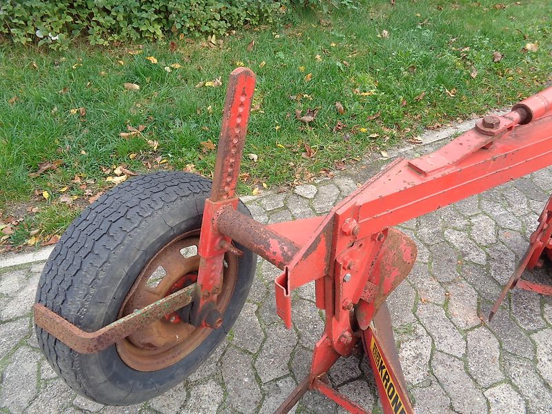 Krone Beetpflug Krone Wicht 6 Scharig mit Luftbereiftem Stützrad mit Einlegern 6 Schar Beetpflug 150cm Arbeitsbreite Schälpflug 6 Scharig