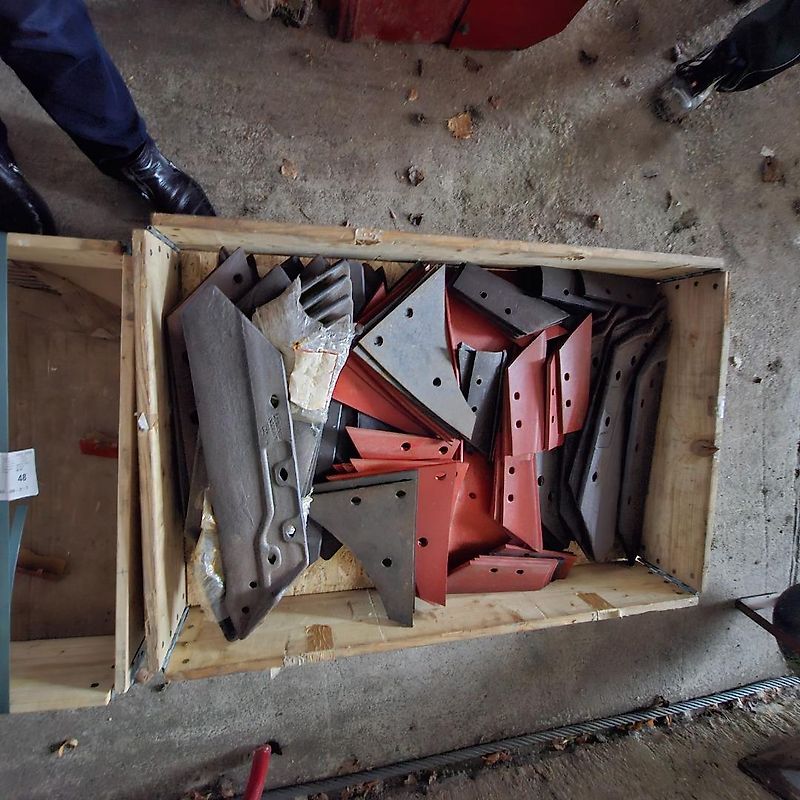 Kuhn Streichbleche, Anlagen, Vorschäler, Schrauben usw.