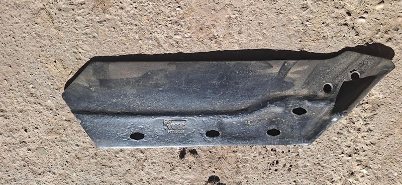 Kuhn Streichbleche, Anlagen, Vorschäler, Schrauben usw.