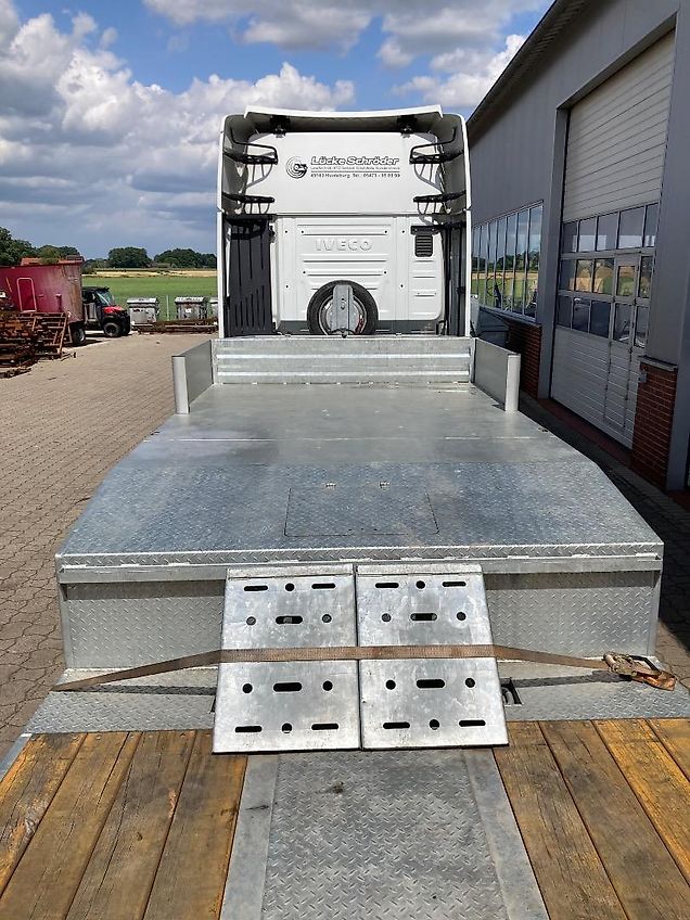 Iveco Sattelzugmaschine/LKW Iveco Stralis 460E6 mit Tieflader