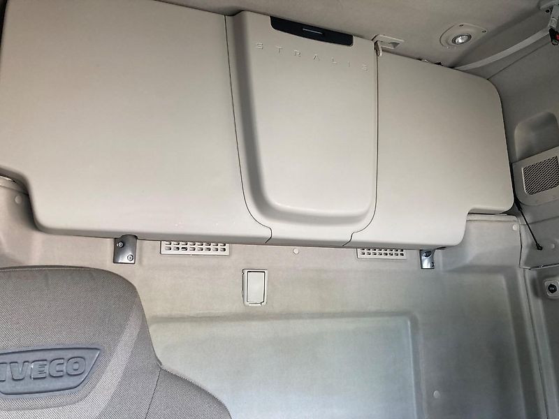 Iveco Sattelzugmaschine/LKW Iveco Stralis 460E6 mit Tieflader