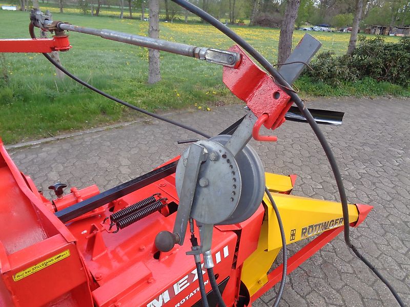 Pöttinger Modell MEX 2Rotation TYP MH430 Pötinger Maishäcksler Einreihiger Anbaumaishäcksler Zapfwellendurchtrieb Anhängerkupplung Turmdrehung&Auswurfkrümmer über Bowdenzug