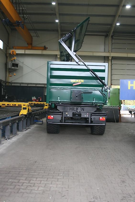 Hilken ZMK5000 Zweiachs-Muldenkipper, Reifen 560/60R22,5