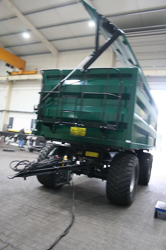 Hilken ZMK5000 Zweiachs-Muldenkipper, Reifen 560/60R22,5