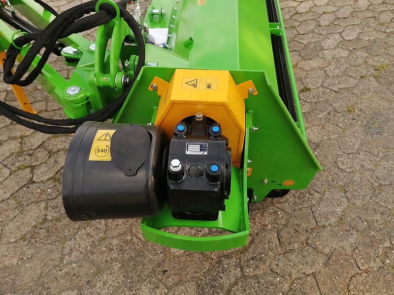Maschio Kein Celli Tehnos Müthing Draggone Berti Maschio 200cm Seitenmulcher 90 GRad nach oben 55Grad in Böschungen 2 Doppelwirkende Steuergeräte Schlegelrotor mit schweren Hammerschlegel Verschraubt 2m Arbeitsbreite zu Demozwecken im Einsatz