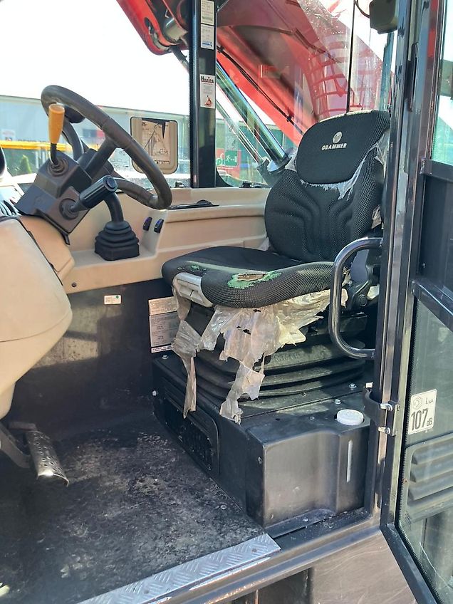 Massey Ferguson TH.7038