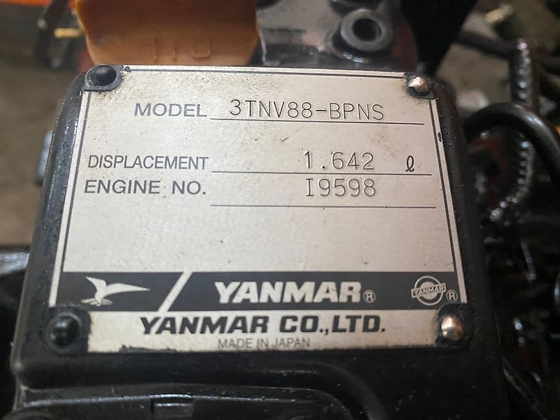 Yanmar 3TNV88 - silnik kompletny (Części zamienne)