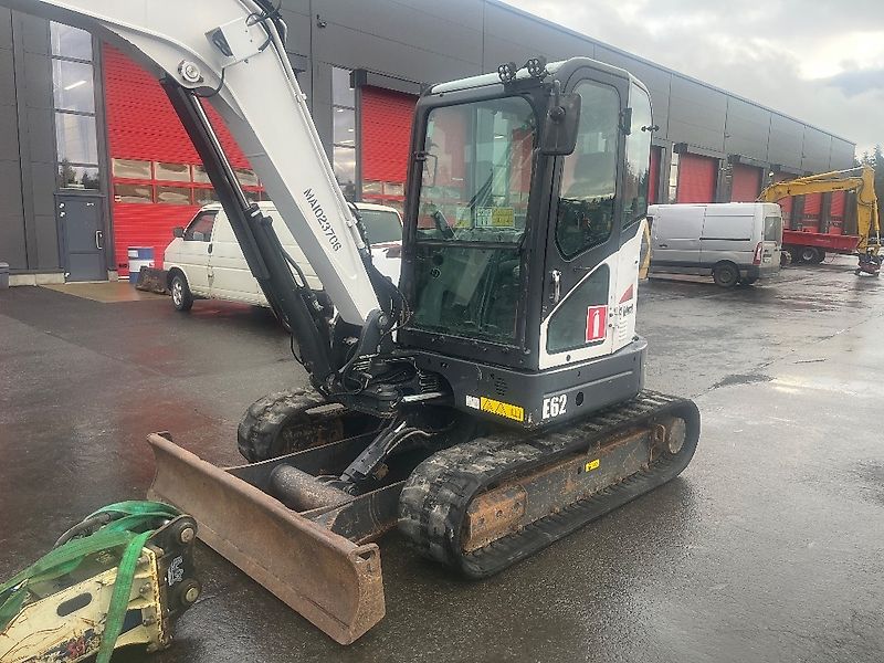 Bobcat E 62 / Pyörittäjä, 3 kauhaa, Vasara, Rasvari