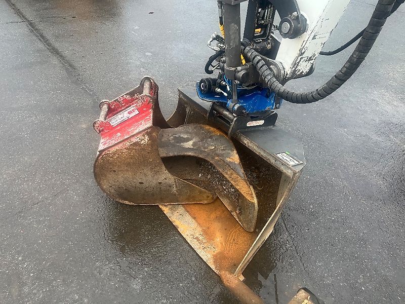 Bobcat E 62 / Pyörittäjä, 3 kauhaa, Vasara, Rasvari