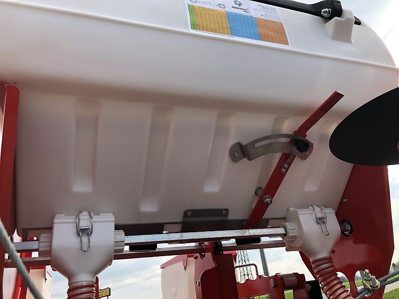 Minos Agri Einzelkornsämaschine T-PNM-4-GS-DY-AG mit el. Überwachung