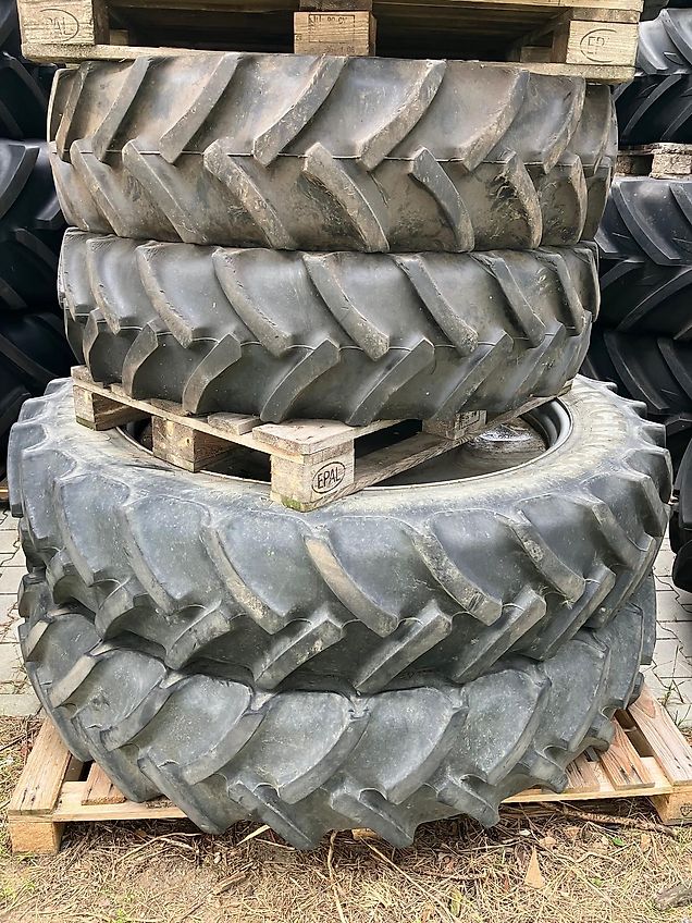 Massey Ferguson 340/95R48 + 320/95R32 Continental