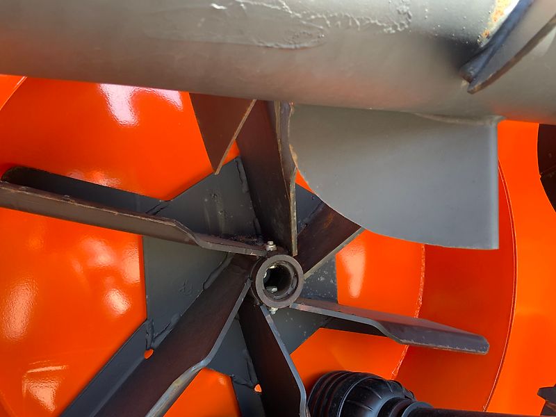 AKPIL Stratus Snow Blower