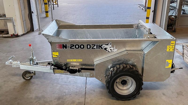 Cynkomet Miststreuer für Obstbau / Orchard manure spreader / Epandeur à fumier / Rozrzutnik sadowniczy 800 kg