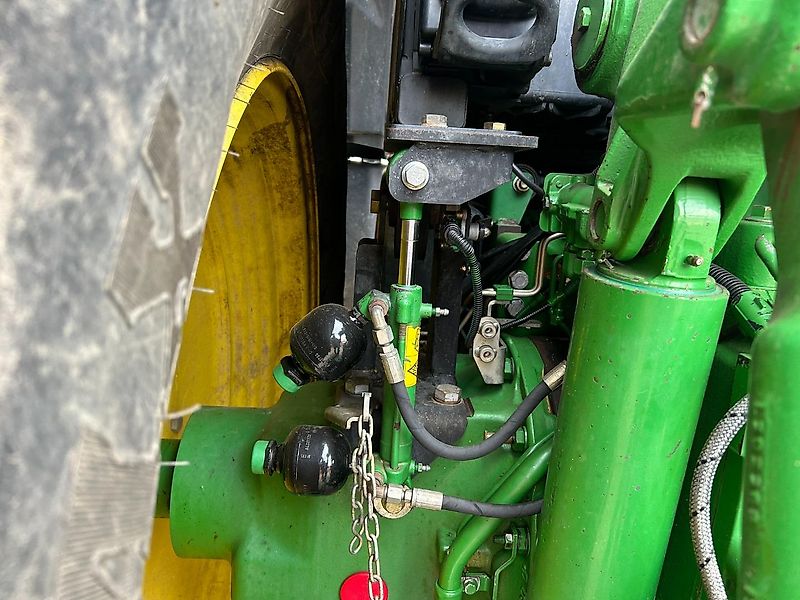 John Deere 6210R