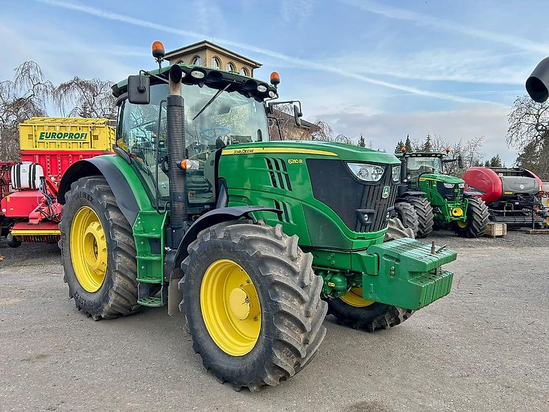 John Deere 6210R