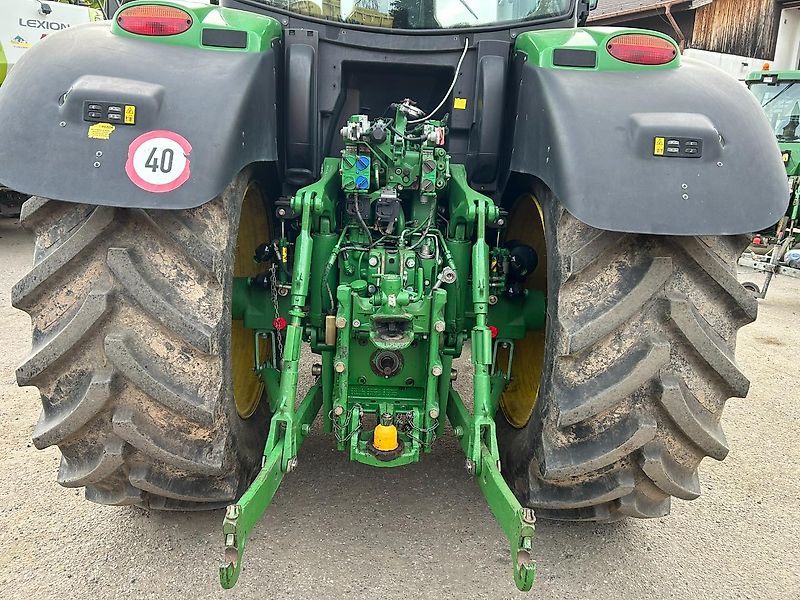 John Deere 6210R