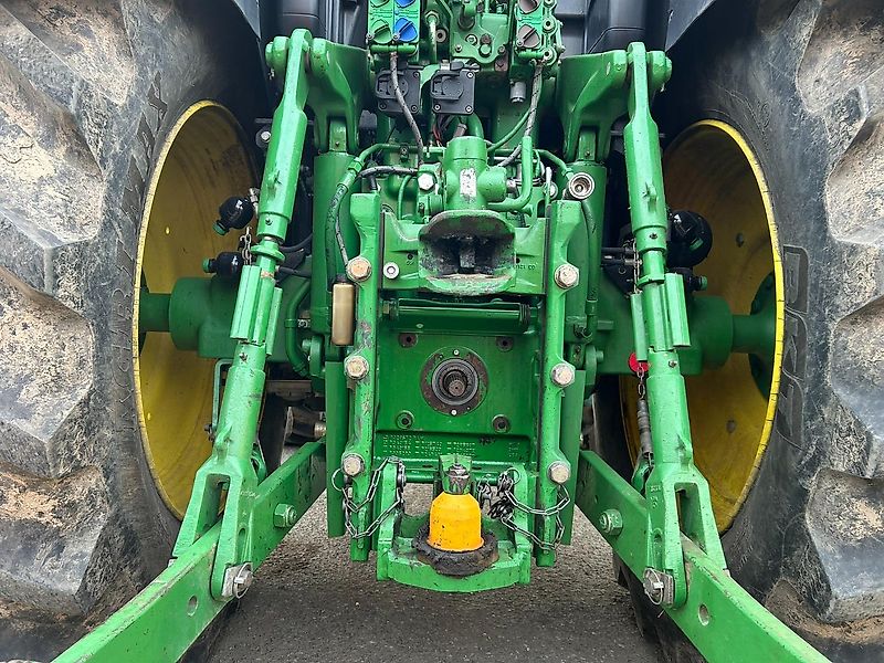 John Deere 6210R