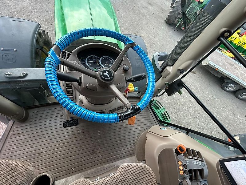 John Deere 6210R