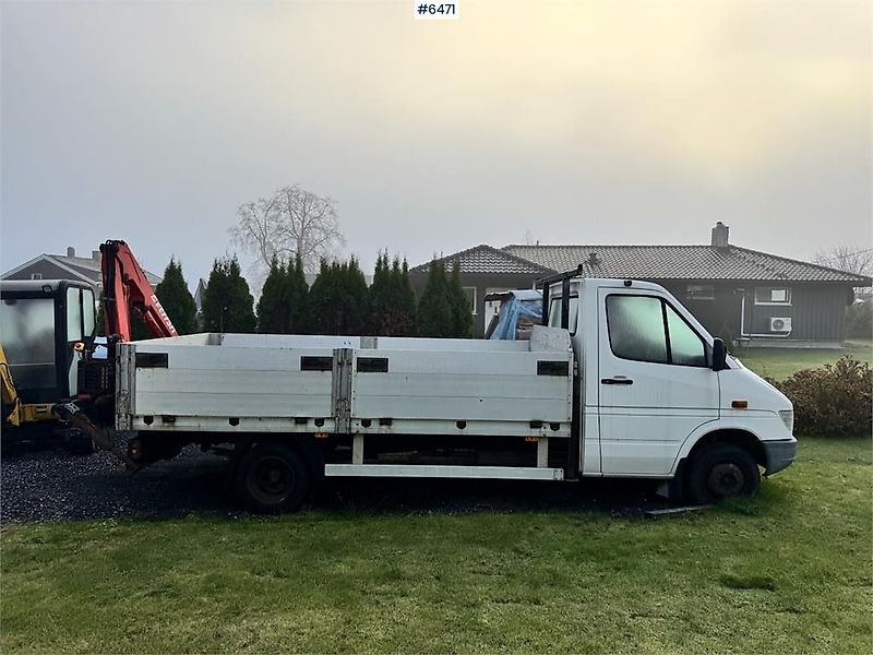 Mercedes-Benz 412D Planbil m/ Bakmontert kran.
