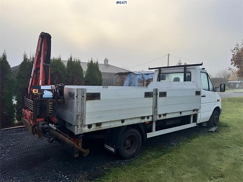 Mercedes-Benz 412D Planbil m/ Bakmontert kran.