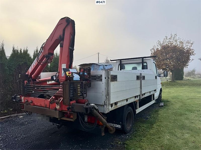 Mercedes-Benz 412D Planbil m/ Bakmontert kran.