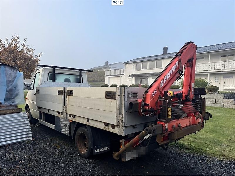 Mercedes-Benz 412D Planbil m/ Bakmontert kran.