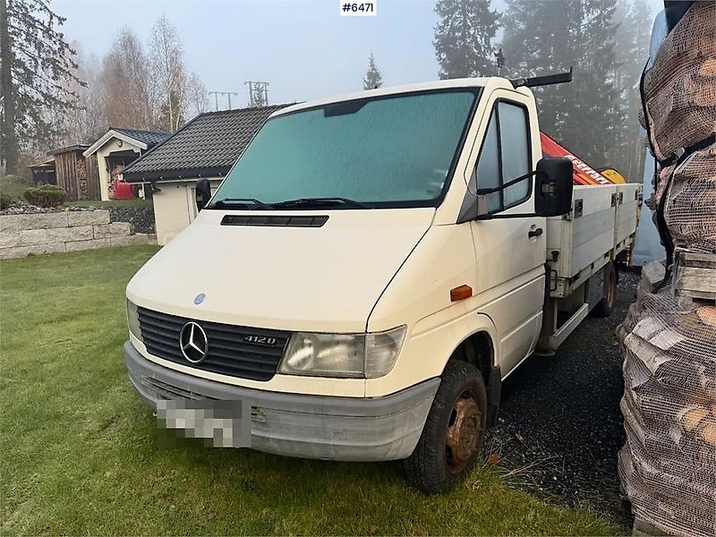 Mercedes-Benz 412D Planbil m/ Bakmontert kran.