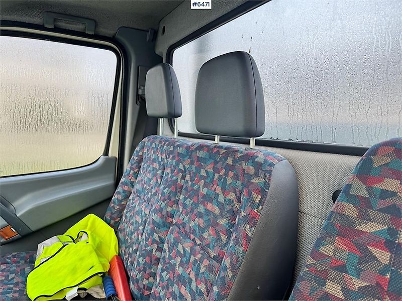 Mercedes-Benz 412D Planbil m/ Bakmontert kran.