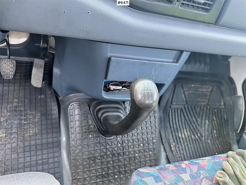 Mercedes-Benz 412D Planbil m/ Bakmontert kran.