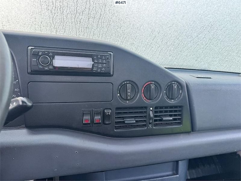 Mercedes-Benz 412D Planbil m/ Bakmontert kran.