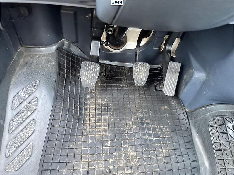 Mercedes-Benz 412D Planbil m/ Bakmontert kran.