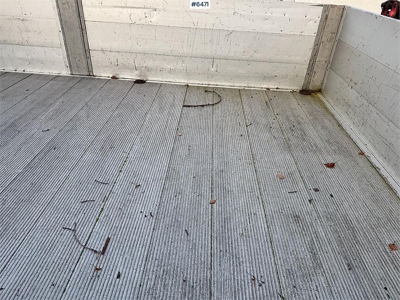 Mercedes-Benz 412D Planbil m/ Bakmontert kran.