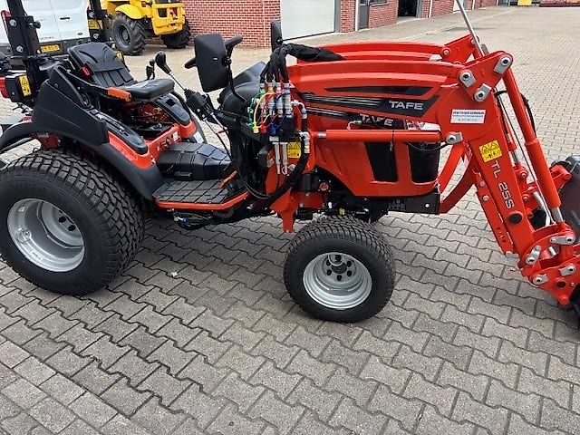 TAFE 6028 H VOORLADER HST