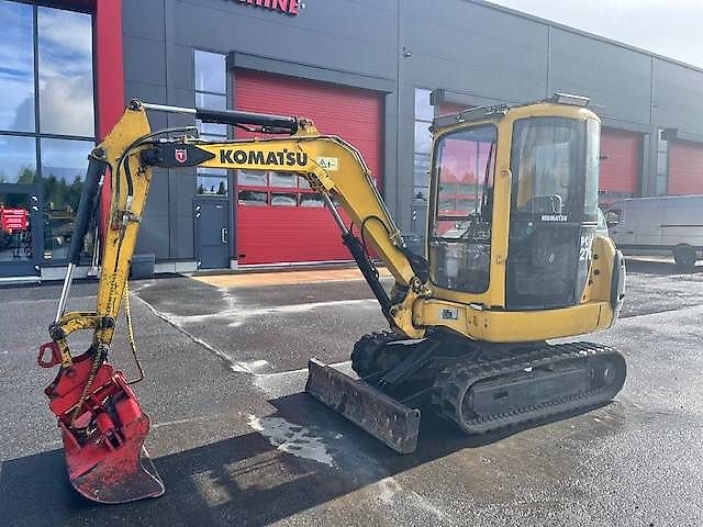 Komatsu PC 27 R-8 / Kallistuvakauha,Liitin