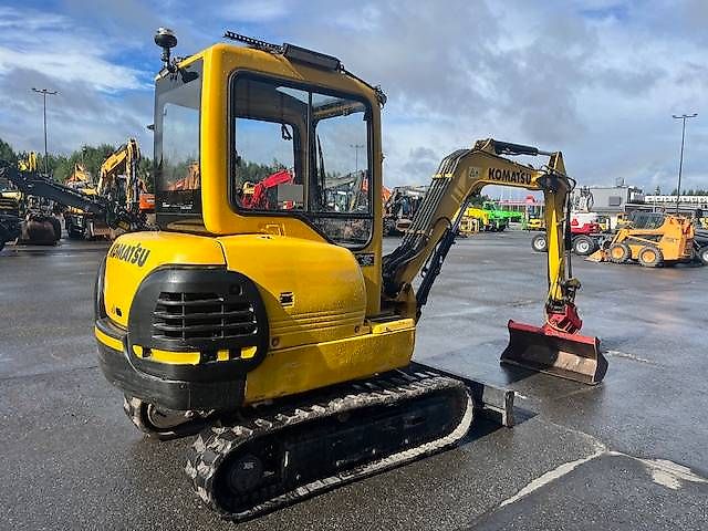 Komatsu PC 27 R-8 / Kallistuvakauha,Liitin