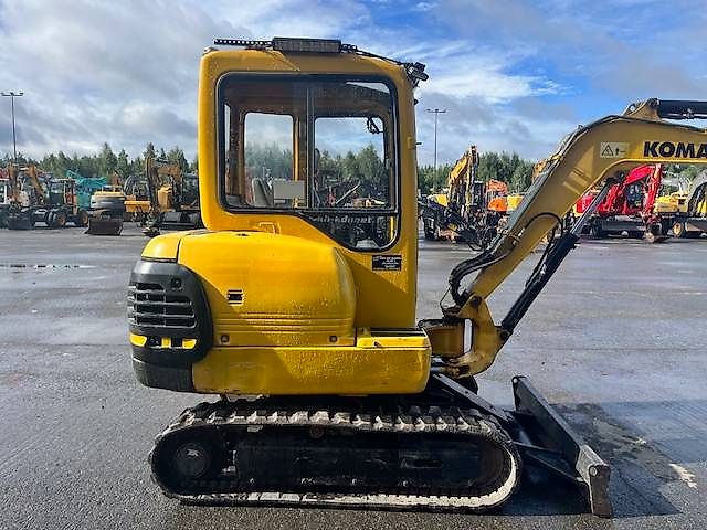 Komatsu PC 27 R-8 / Kallistuvakauha,Liitin