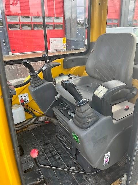 Komatsu PC 27 R-8 / Kallistuvakauha,Liitin