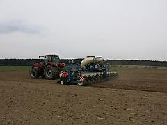 KINZE 3600 12R Twin Row vacuum, dry fertilization