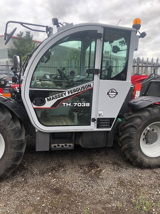 Massey Ferguson TH.7038