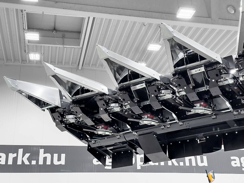 Tecnomais TMRP4 6R-F 6 row (75 cm), foldable corn header, for John Deere combines