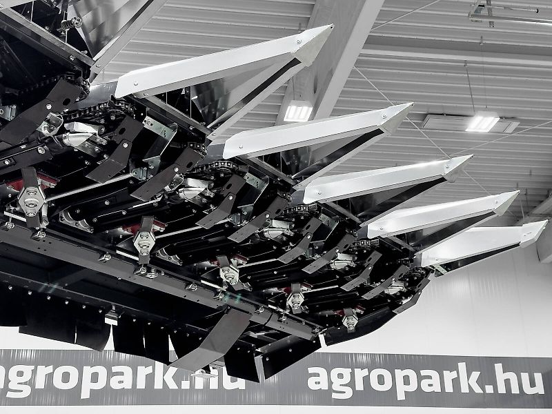 Tecnomais TMRP4 6R-F 6 row (75 cm), foldable corn header, for John Deere combines