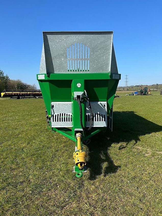 Conor NEW MX12000 Rear Discharge Muck Spreader